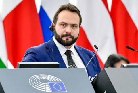 ЕС должен действовать сейчас, вводя санкции против Баку: Фабио Массимо Кастальдо