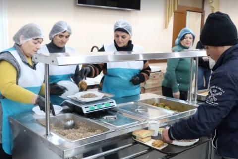 Для эвакуированных в Степанакерте будут действовать бесплатные пункты питания