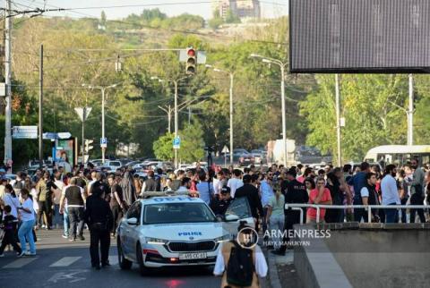 Мы будем действовать жестко и в соответствии с законом: премьер коснулся проходящих в Ереване акций