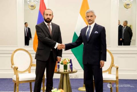 Les ministres arménien et indien des Affaires étrangères discutent de la sécurité et de la stabilité dans le Caucase  