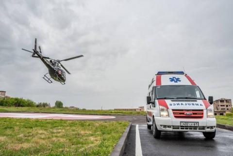فريق من الأطباء في طريقه من يريفان إلى ستيباناكيرت بطائرة هليكوبتر لمساعدة ضحايا انفجار مستودع الوقود