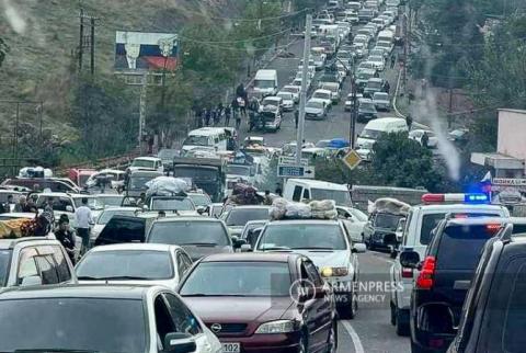 Stepanakert road jammed as mass exodus continues in Nagorno-Karabakh 
