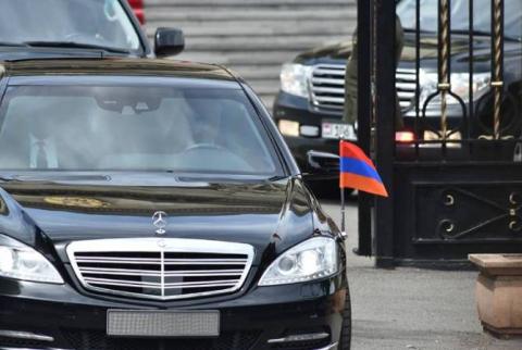 Վարչապետի աշխատակազմը հերքում է իրեն ևս 10 ավտոմեքենա ամրակցելու մասին լուրերը