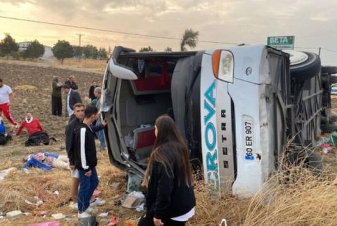 В Турции перевернулся автобус: 6 погибших, есть раненые
