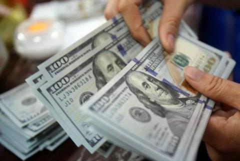Edgar Aghabekyan: La principal razón del aumento del tipo de cambio del dólar es el pánico