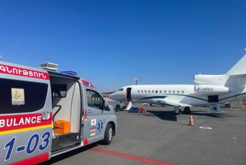 Cuatro pacientes gravemente heridos en Nagorno Karabaj fueron evacuados a hospitales de Francia