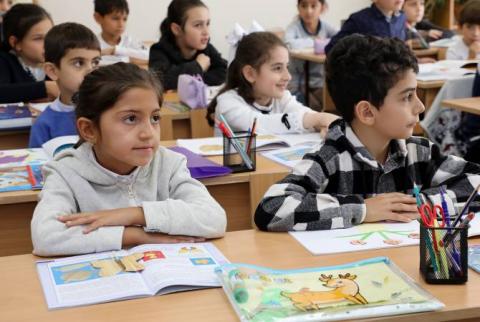 Se han matriculado 12.169 niños desplazados de Nagorno Karabaj en instituciones educativas armenias