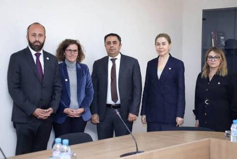 Замглавы МИД Армении принял замдиректора IFRC