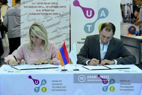 Դպրոցի և «Արմաթ» ինժեներական լաբորատորիաների միջև կապն ամրապնդելու և զարգացնելու նպատակով ԿԳՄՍ-ն և ԱՏՁՄ-ն հուշագիր են կնքել