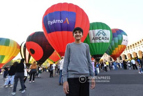 Festival Internacional de Aviación "Descubre Armenia desde el cielo" acogió a niños de Nagorno Karabaj