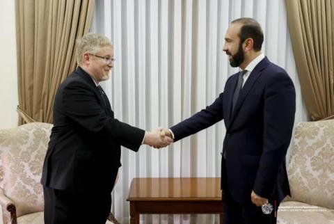 Rencontre entre le ministre arménien des Affaires étrangères et le nouvel ambassadeur du Canada