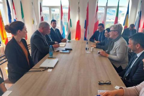 Primera ministra de Lituania visitó la sede de la misión de Unión Europea en Armenia