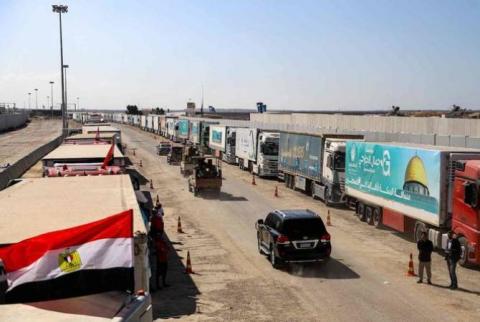 Le poste frontière de Rafah entre Gaza et l'Égypte est ouvert aux camions d'aide humanitaire
