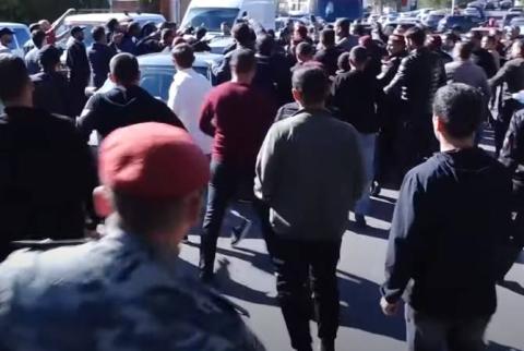 По подозрению в совершении преступных действий перед представительством НК арестованы 10 человек 