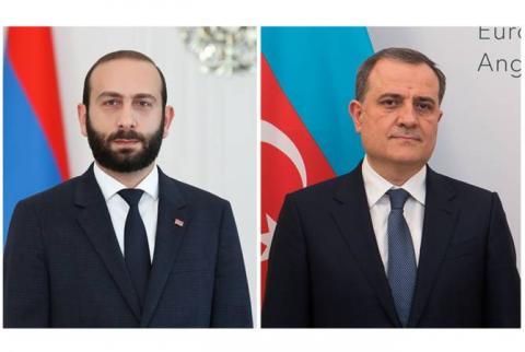 Ministros de Asuntos Exteriores de Armenia y Azerbaiyán tuvieron una reunión informal en Teherán