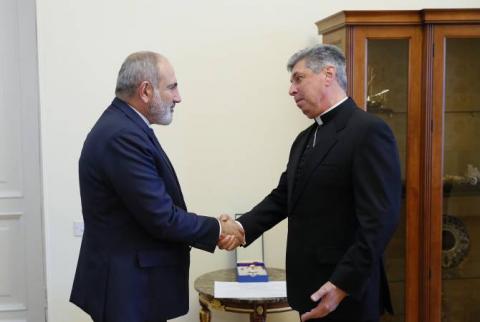 Le Premier ministre Pashinyan a reçu la médaille décernée par le Pape François 