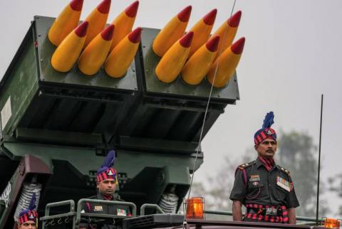 الهند تدرس إرسال المزيد من الأسلحة إلى أرمينيا-ذا إيكونوميك تايمز-