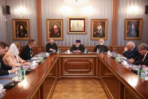 Католикос Всех Армян Гарегин Второй принял министра иностранных дел и торговли Венгрии