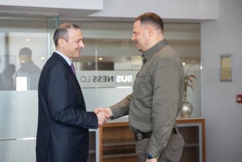 Секретарь Совбеза Армении и руководитель офиса президента Украины обсудили перспективы сотрудничества двух стран