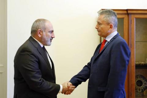 رئيس الوزراء نيكول باشينيان يستقبل سفير بولندا المعين حديثاً لدى أرمينيا بيوتر سكويتشينسكي وبحث عدة قضايا