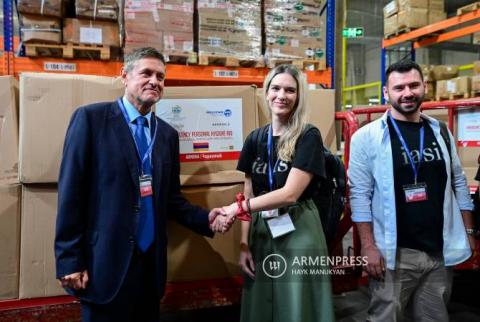 Yunanistan Dağlık Karabağ'dan zorla yerinden edilen insanlar için Ermenistan'a insani yardım gönderdi