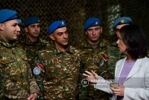 وزيرة خارجية ألمانيا أنالينا بيربوك تقوم بزيارة لواء حفظ السلام التابع للقوات المسلحة الأرمنية بأرمينيا