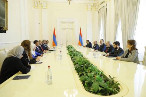 Ermenistan Başbakanı, BAE Dış Ticaretten Sorumlu Devlet Bakanı'nı kabul etti