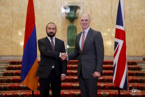 Le Ministre britannique des Affaires européennes Leo Docherty se rend en Arménie