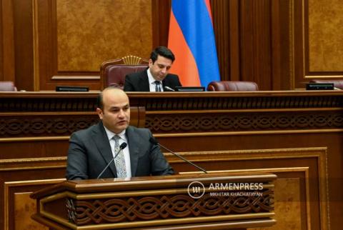 Se prevé discutir sobre jubilaciones de desplazados de Nagorno Karabaj en la sesión extraordinaria de Asamblea Nacional