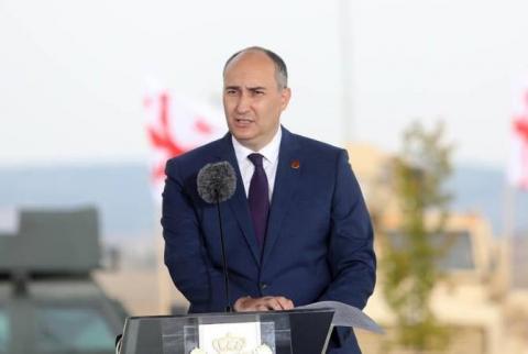 وزير الدفاع الجورجي خوانشير بورشولادزه يصل إلى أرمينيا في زيارة رسمية