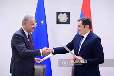 التوقيع على اتفاقية بشأن وضع بعثة الاتحاد الأوروبي في أرمينيا بالخارجية الأرمنية