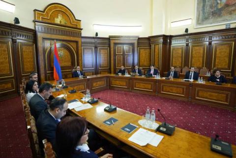 مناقشة مسودة الإستراتيجية طويلة المدى لتنمية أرمينيا مع انخفاض انبعاثات غازات الدافئة