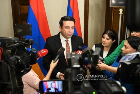 亚美尼亚议会发言人阿伦•西蒙扬警告称，阿塞拜疆因不明原因推迟了与亚美尼亚的和平谈判