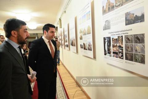 Se inauguró la exposición "Huella histórica y cultural armenia en Bakú" en la Asamblea Nacional
