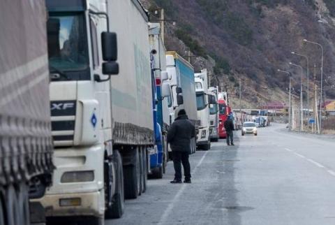أرمينيا ستعقد مشاورات طارئة في الاتحاد الاقتصادي الأوراسي بعد أن منعت روسيا شاحنات الشحن الأرمنية لدخول روسيا
