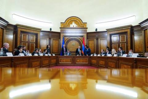 تجديد 32 روضة أطفال و6 عيادات شاملة في يريفان بشكل أساسي-التوقيع على اتفاقيات مع بنك الاستثمار الأوروبي-