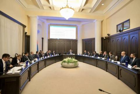 تاکید شورای توسعه تجارت کوچک و متوسط جمهوری ارمنستان بر اهمینت حمایت از فعالیت اقتصادی آوارگان اجباری قره باغ کوهستان