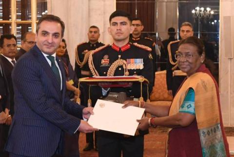 Armenian Ambassador presents letter of credence to President of India 