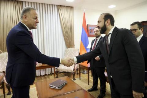 وزير الخارجية آرارات ميرزويان يستقبل رئيس وفد الاتحاد الأوروبي إلى أرمينيا فاسيليس ماراكوس وبحث عدة قضايا