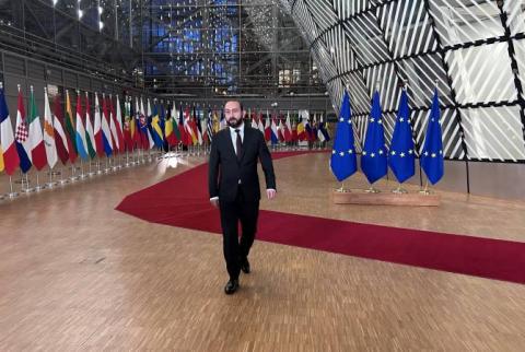 Ararat Mirzoyan participó en el desayuno informal de ministros de Asuntos Exteriores de la Unión Europea 