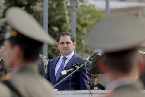 Ermenistan Savunma Bakanı Kıbrıs'a gitti