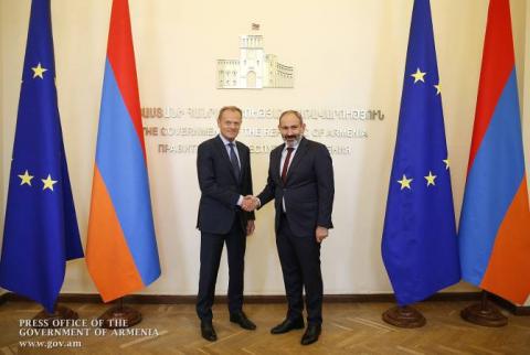 Nikol Pashinyan felicitó a Donald Tusk por asumir como primer ministro de Polonia