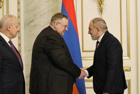 帕希尼扬总理接见俄罗斯副总理阿列克谢·奥弗丘克