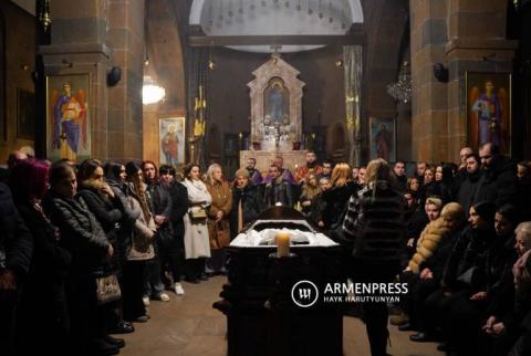 Se realizó el funeral del cantante Ara Martirosyan