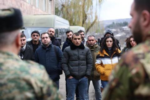  Defense Ministry organizes visit to northeastern border zone for media representatives