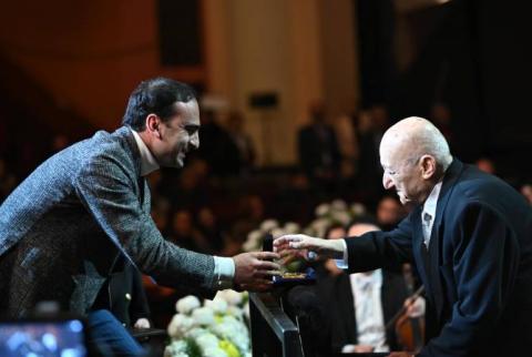 Мэр Еревана наградил Ованнеса Чекиджяна памятной медалью «Аргишти I»