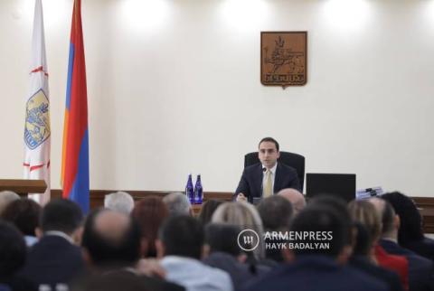 Երևանի կենտրոնում ավտոկայանատեղիների վճարի բարձրացումը դժվար, բայց  անհրաժեշտ լուծում է. Ավինյան