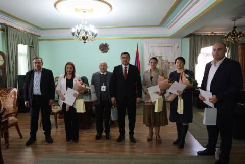 Գյումրու քաղաքապետը պարգևներ է հանձնել Լեռնային Ղարաբաղից  տեղահանված անձանց  աջակցություն ցույց տված կառույցների ներկայացուցիչներին 