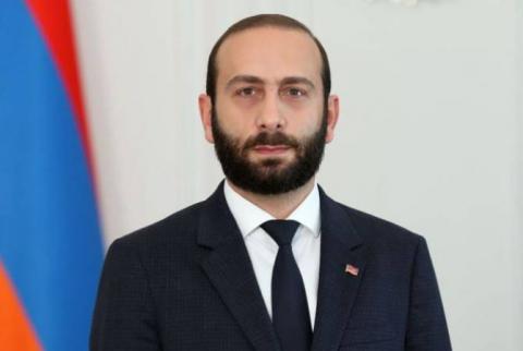 پیام تبریک وزیر امور خارجه جمهوری ارمنستان"  آرزو می کنم که سال 2024، سال ثبات، صلح و موفقیت باشد."