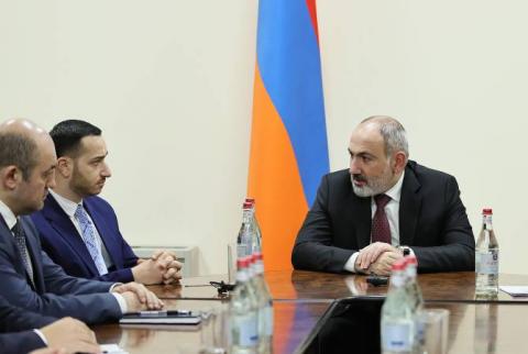 Le Premier ministre a présenté Mkhitar Hayrapetyan au personnel du ministère de l'Industrie de haute technologie